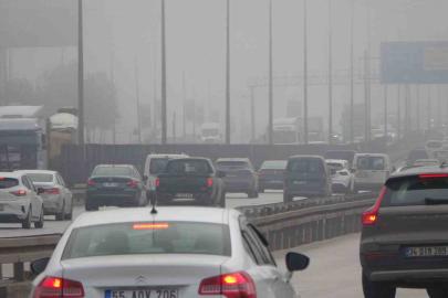 Kocaeli’de etkili olan sis sürücülere zor anlar yaşattı