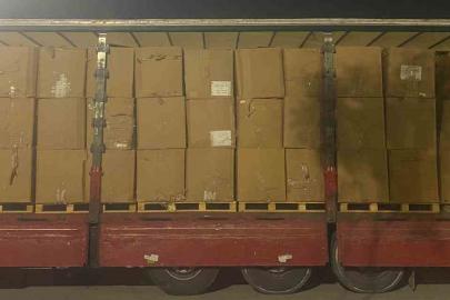 Kocaeli’de sahte belgeli tırda tonlarca kaçak tütün ele geçirildi
