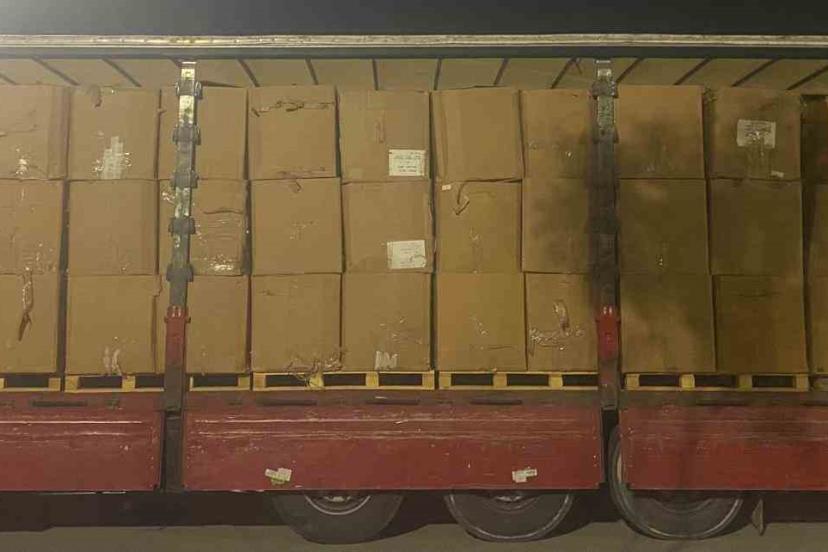 Kocaeli’de sahte belgeli tırda tonlarca kaçak tütün ele geçirildi