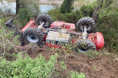 Kontrolden çıkan iş makinası şarampole devrildi: 1 yaralı