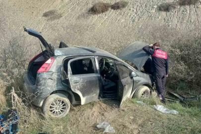 Kontrolden çıkan otomobil, yol kenarına savruldu: 3 yaralı