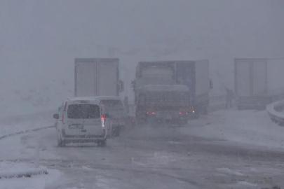 Kop Dağı Geçidi yeniden beyaza büründü