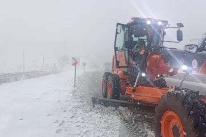 Kop Dağı’nda yoğun kar yağışı: Karayolları ekipleri gece boyu seferber oldu
