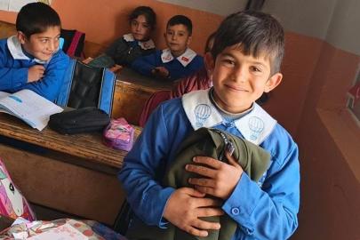 Köy okulunda yürek ısıtan doğum günü sürprizi