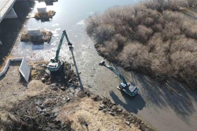Kura Nehri’nde temizlik çalışması