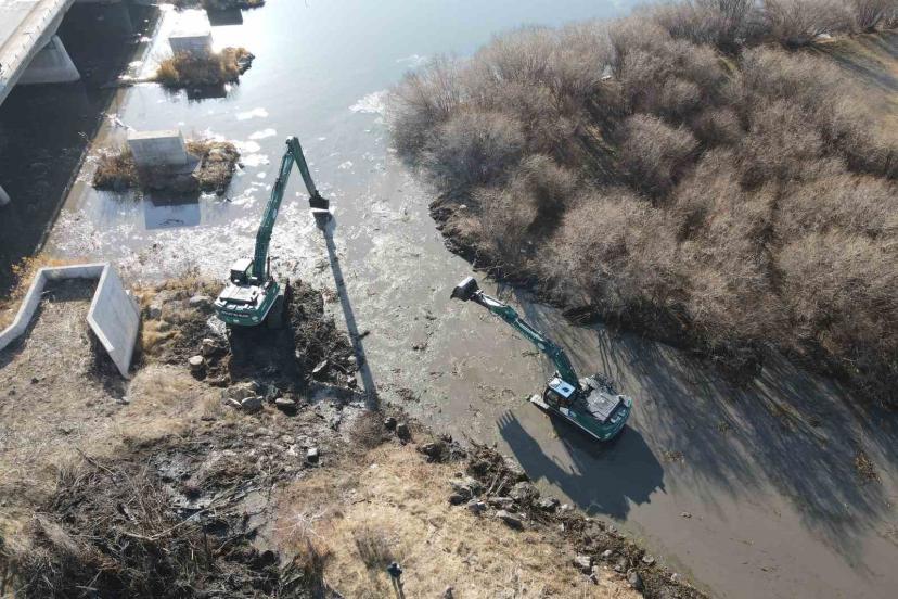 Kura Nehri’nde temizlik çalışması