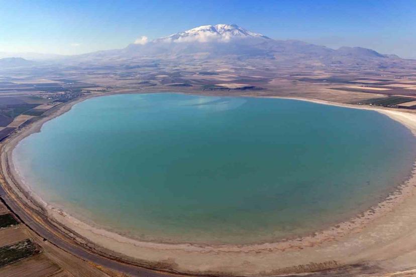 Kuş cenneti Arin Gölü gün geçtikçe alan kaybediyor