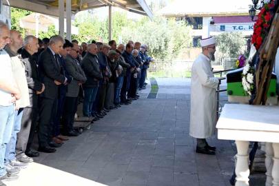 Kuşadası’nın sevilen doktoru son yolculuğuna uğurlandı