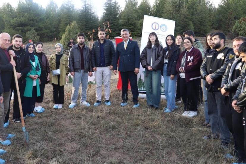 Kütahya Dumlupınar Üniversitesi’nde fidan dikim etkinliği