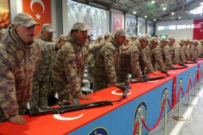 Kütahya Hava Er Eğitim Tugay Komutanlığında 2025 4A Tertip Erler yemin ederek usta asker oldu