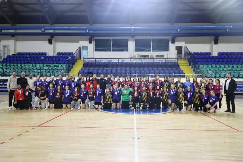 Kütahya’da ’Okullar Arası Genç Kızlar Hentbol’ müsabakaları sona erdi