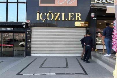 Kuyumcudaki vitrin asansörünün altında kalan işçi hayatını kaybetti