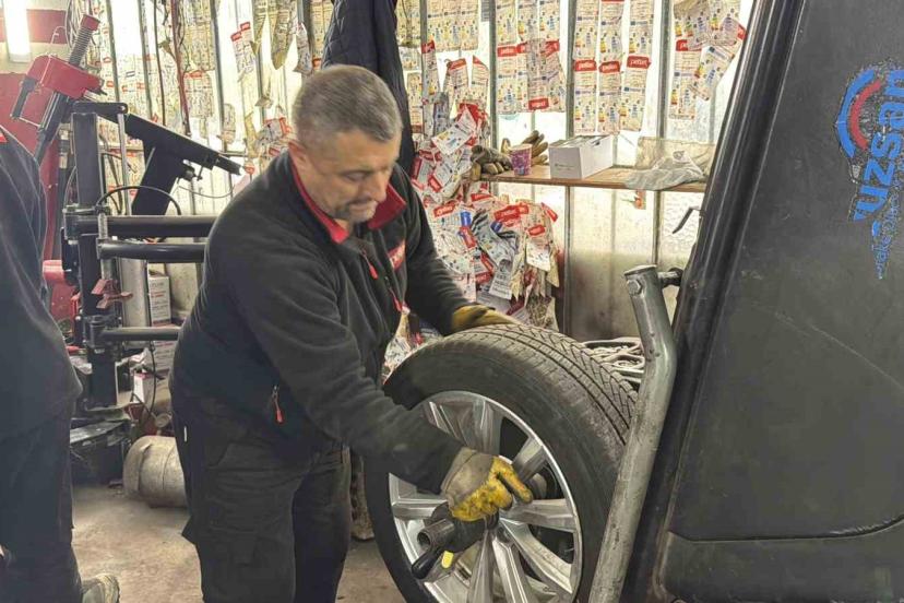 Lastikçilerde son gün yoğunluğu