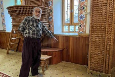 Mahallenin 60 yıllık ahşap ustası