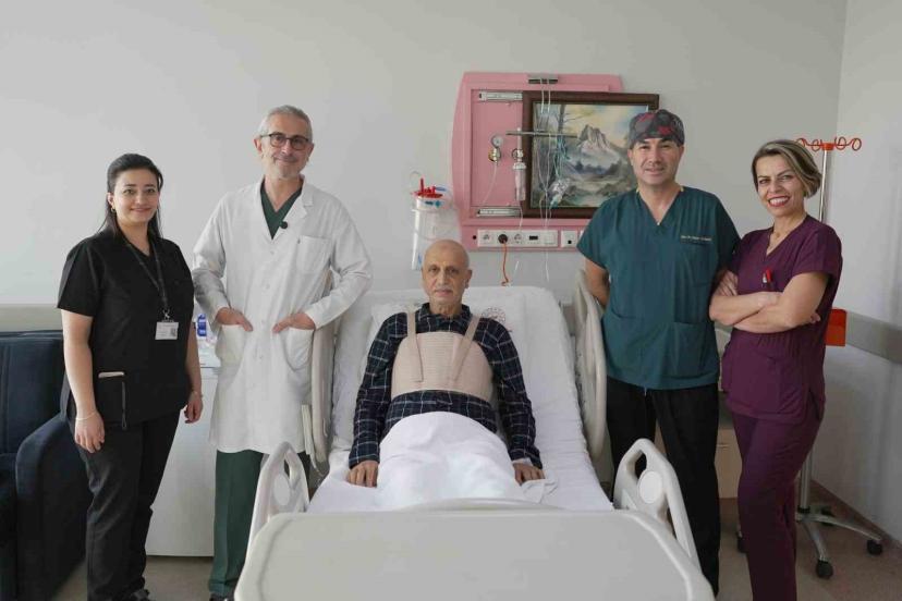 Malatya’da kalp tümörü ve üç damar tıkanıklığı aynı ameliyatta tedavi edildi