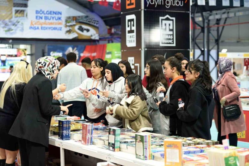 Malatya’da kitap fuarına 7’den 70’e yoğun katılım