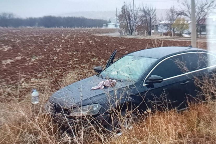 Malatya’da kontrolden çıkan otomobil tarlaya girdi: 4 yaralı