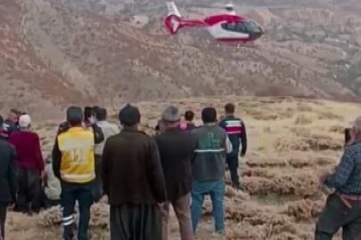 Malatya’da uçuruma yuvarlanan şahsın helikopterle sevk anları kamerada