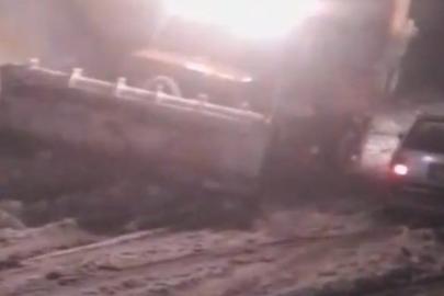 Malatya’da yoğun kar yağışı etkili oldu, çok sayıda araç yolda kaldı