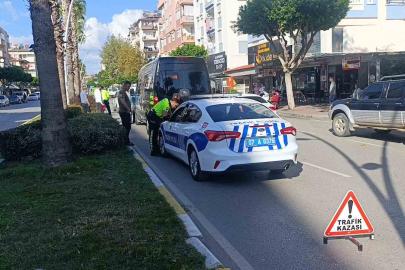 Manavgat’ta 3 aracın karıştığı zincirleme kazada 1 kişi yaralandı