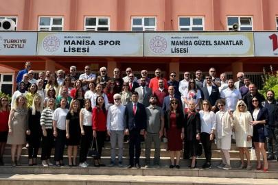 Manisa’da Öğretmenler Günü’nde öğretmenler sahneye çıkacak