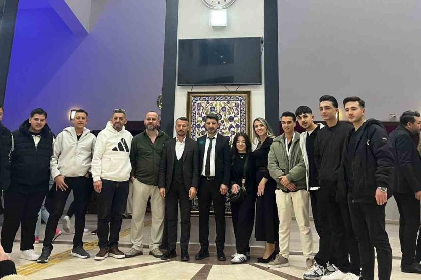 Manisalı kuaförler Uşak’tan 3 kupa ile döndü