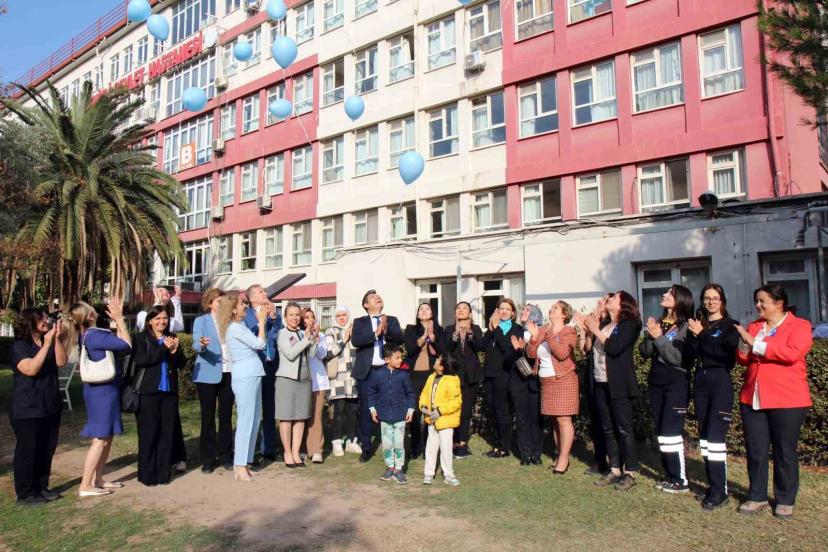 Mavi balonlar diyabete farkındalık için gökyüzüne bırakıldı