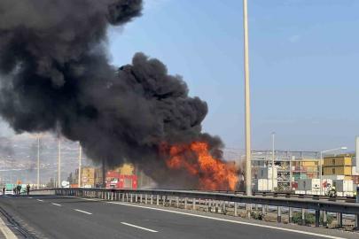 Mazot yüklü tanker alev alev yandı, gökyüzünü kara dumanlar kapladı