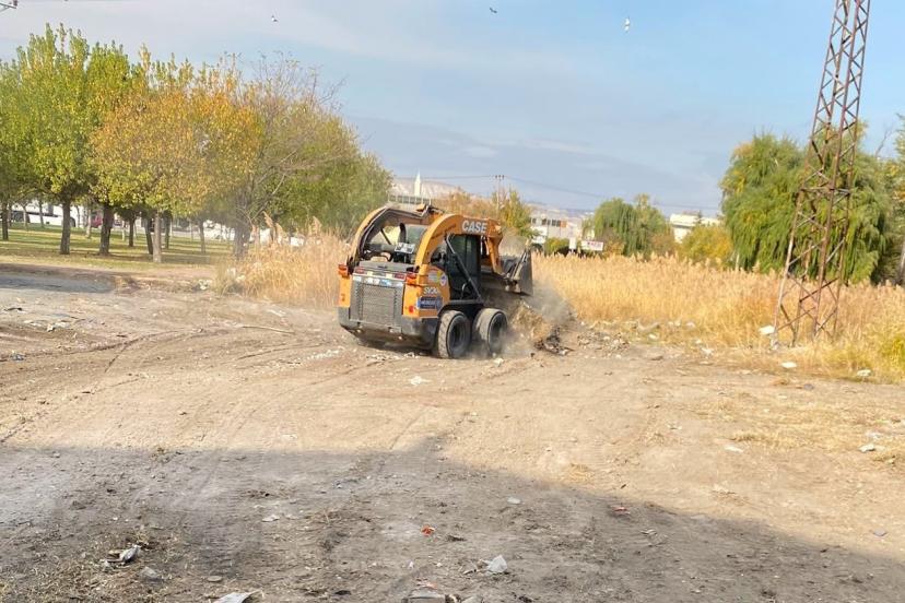 Melikgazi’nin temizlik ordusu mahalleleri pırıl pırıl yapıyor