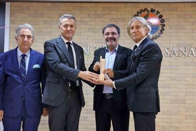 Mersin Kenti Edebiyat Ödülü Ahmet Ümit’in