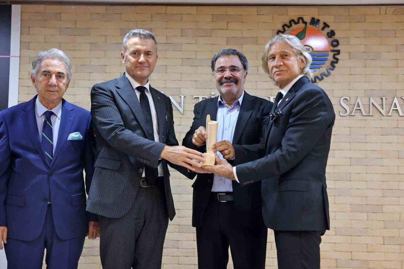 Mersin Kenti Edebiyat Ödülü Ahmet Ümit’in