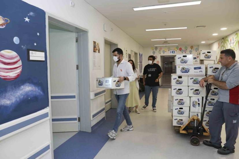Mersin’de lösemili çocuklara moral veren hediye kutuları dağıtıldı