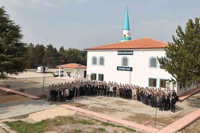 Merzifon 5’inci Ana Jet Üssü’nde inşa edilen Mehmetçik Camii ibadete açıldı
