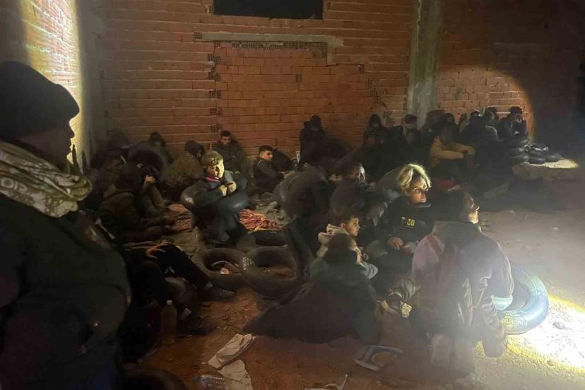 Metruk binadan 29 kaçak göçmen çıktı
