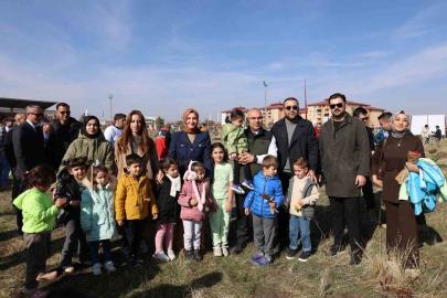 Milli Ağaçlandırma Günü’nde minikler fidanları toprakla buluşturdu