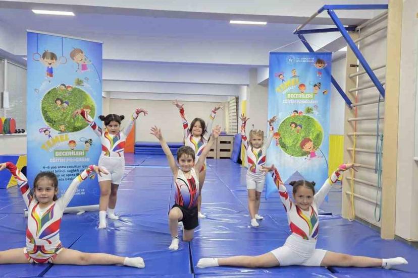 Minik sporcular eğlenerek öğreniyor