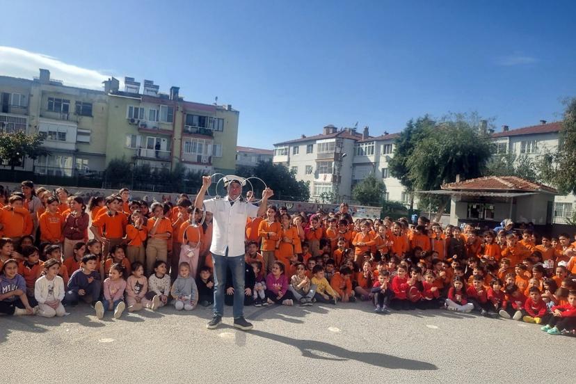 Miniklere kahkaha ve kültür şöleni