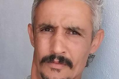 Motosikletten düşüp alevler içinde kalan sürücünün o anları görüntülendi