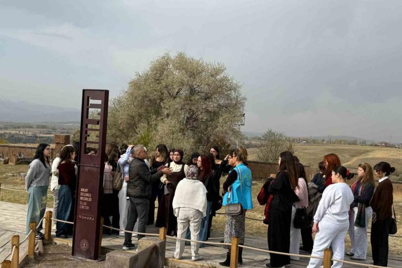 Muğlalı gençler medeniyet, tarih ve kültür kampı ile Bitlis ve Van’ı keşfetti