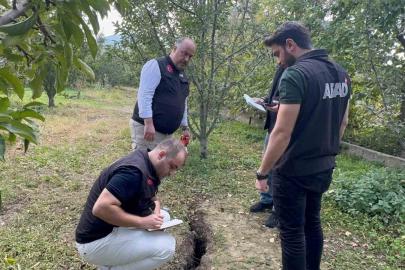 Obrukların oluştuğu, duvarların çatladığı Eğirdir’de AFAD incelemeleri sürüyor