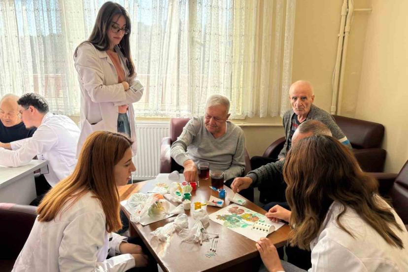 Öğrencilerden yaşlılar için anlamlı etkinlik