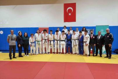 Okul sporları gençler judo il birinciliği nefesleri kesti