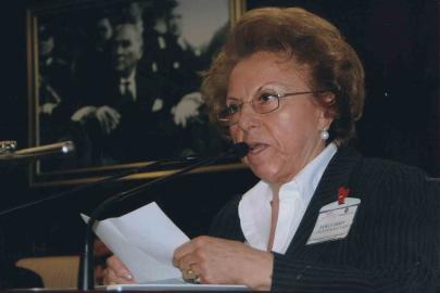 Ömrünü eğitim ve kadınlara adamış Cumhuriyet Çınarı Nüket Ersoy vefat etti