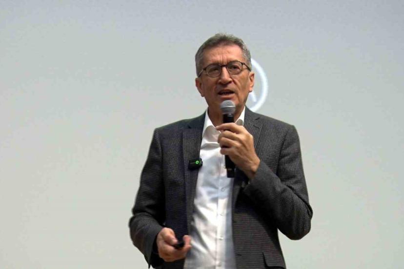 Önceki dönem Milli Eğitim Bakanı Selçuk: "Dünya, eğitim bilimleri ve diğer bilimler açısından çok farklı bir dönemden geçiyor"