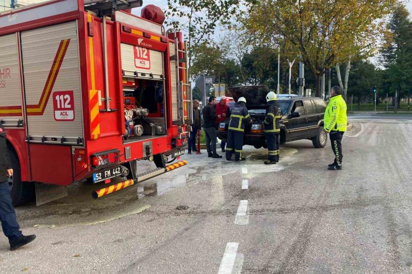 Ordu’da seyir halindeki otomobil alev aldı