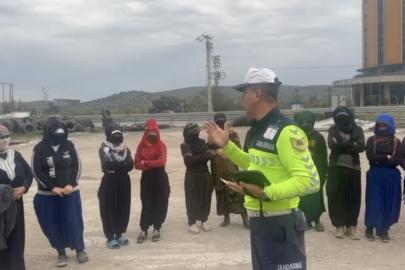 Osmaniye’de 15 kişilik minibüsten 30 işçi çıktı