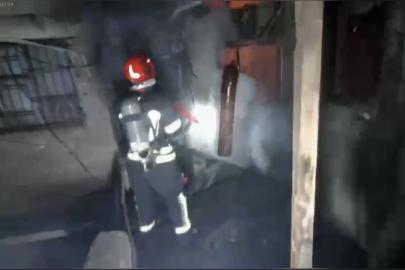 Osmaniye’de iki katlı ahşap binadaki yangın söndürüldü