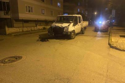 Otobüs ile kamyonet çarpıştı: Şans eseri yaralanan olmadı