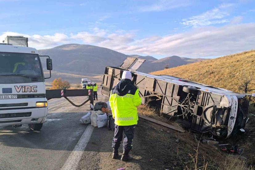 Otobüs kazasında ölenlerin kimlik tespit çalışmaları sürüyor