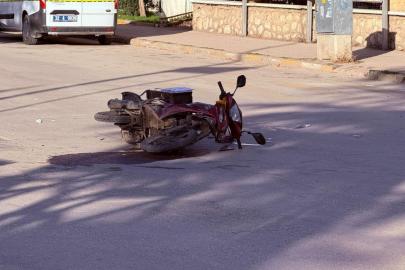 Otomobil ile çarpışan motosikletin sürücüsü ağır yaralandı